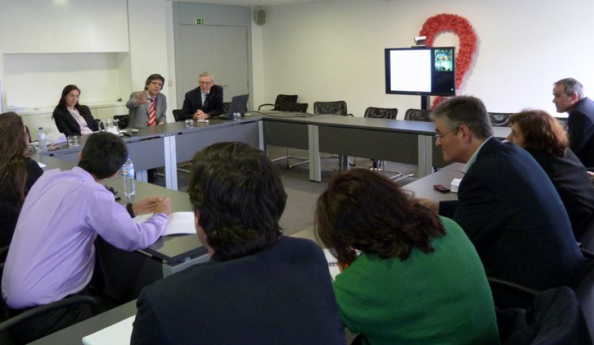 Sala da sessão com Don Detmer