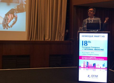 Professor Henrique Martins no Congresso de Medicina Interna pulpito