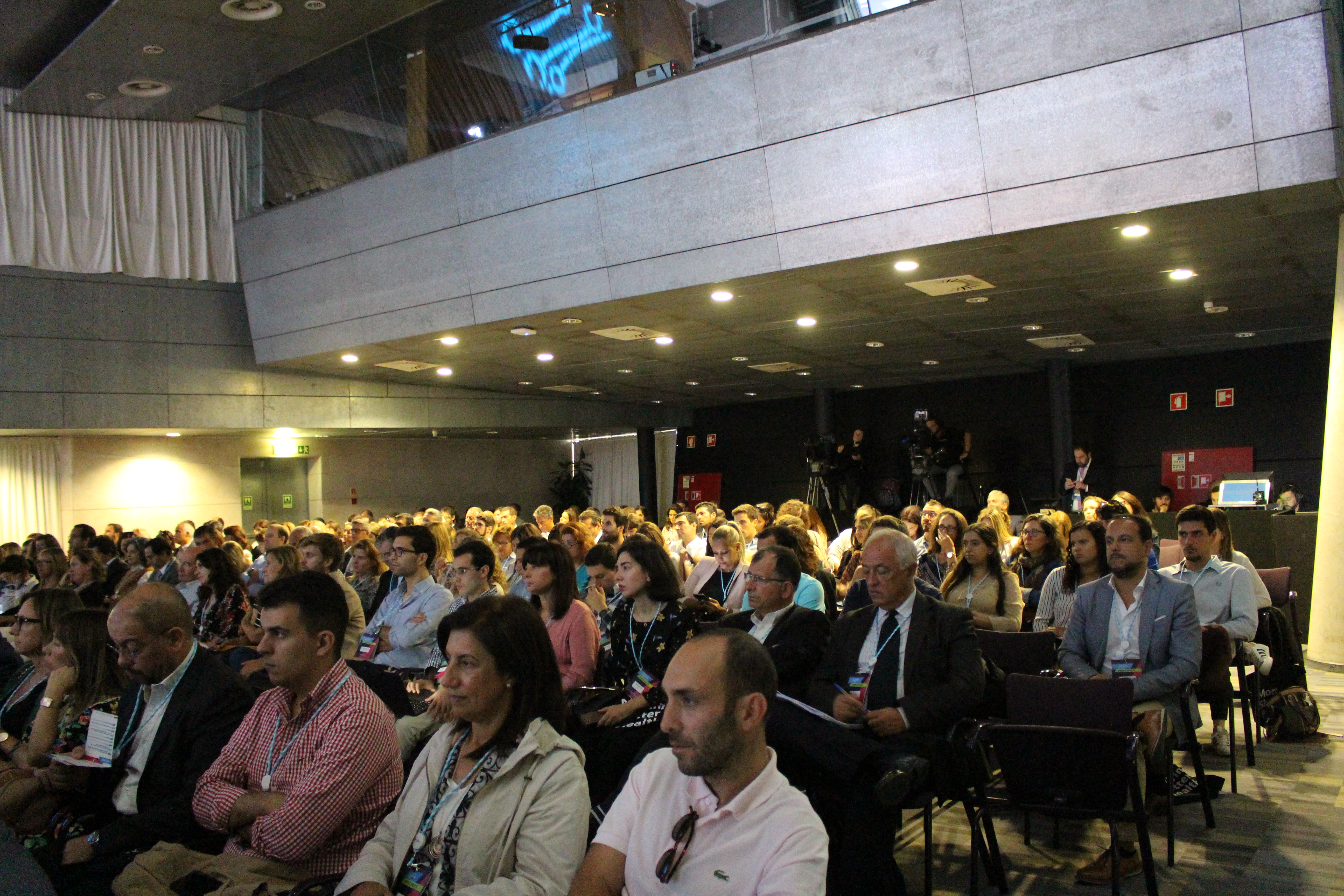 público na sala no VI seminário de compras públicas