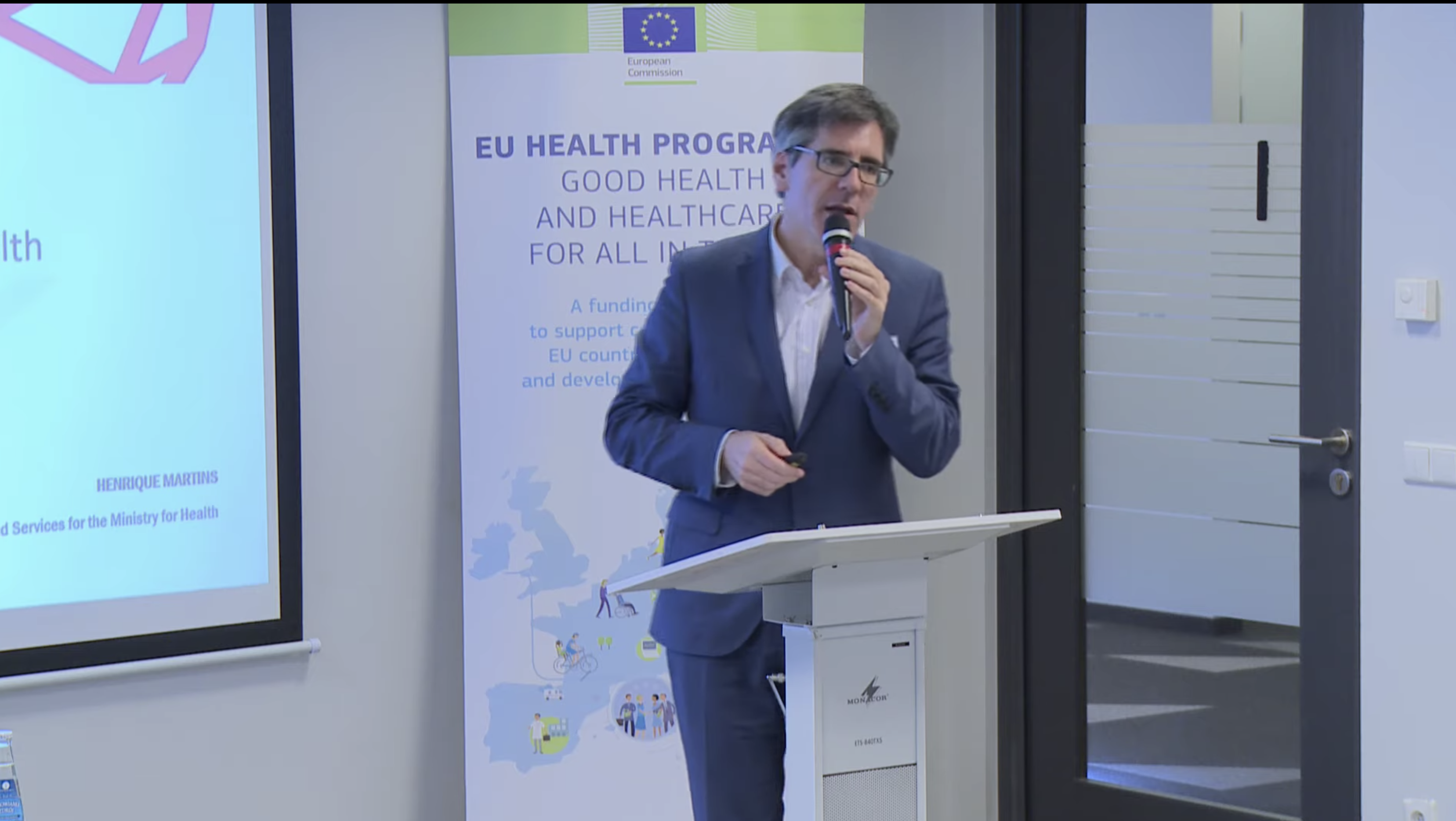 professor Henrique na Conferência sobre medicamentos na polónia